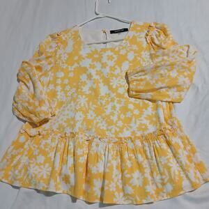 SUGAR LIPS medium yellow and white floral 7/8ths sleeve hip ruffle lined blouse